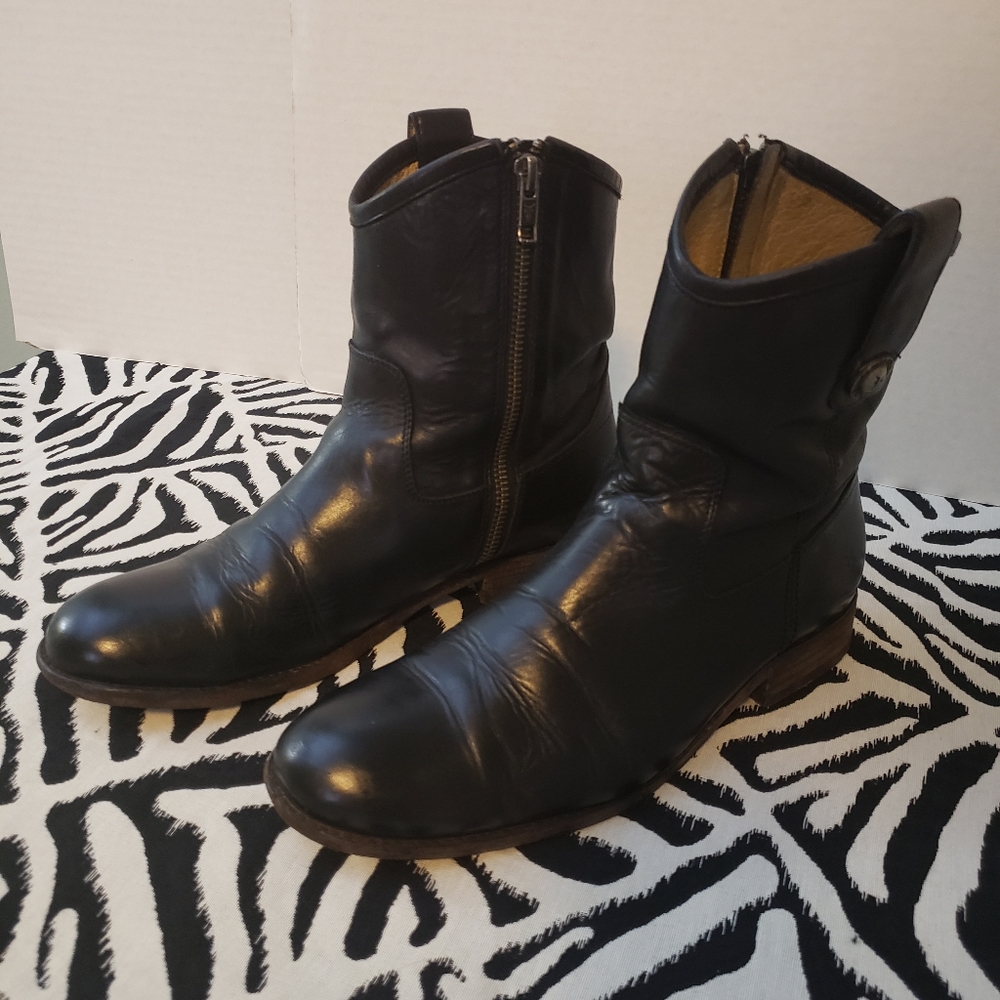 Frye Melissa Black Side Zip Short Boot
